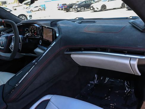 Used 2023 Chevrolet Corvette Stingray Premium Conv w/ Z51 Performance Package RWD image 31