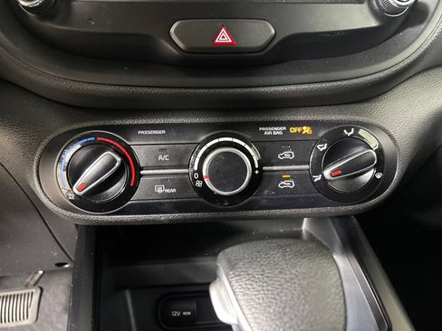 Used 2024 Kia Soul LX w/ Option Group 015 FWD image 17