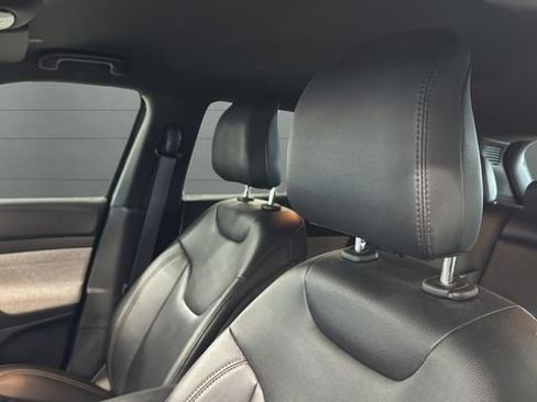 Used 2024 Jeep Compass Latitude image 17