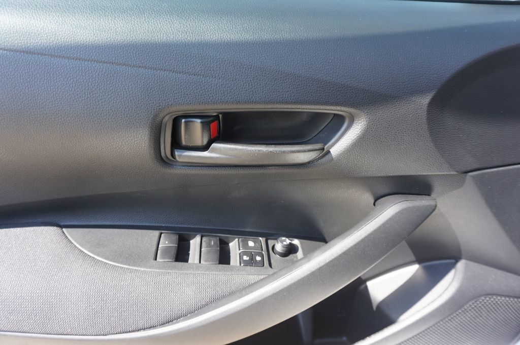 Used 2023 Toyota Corolla LE FWD image 4
