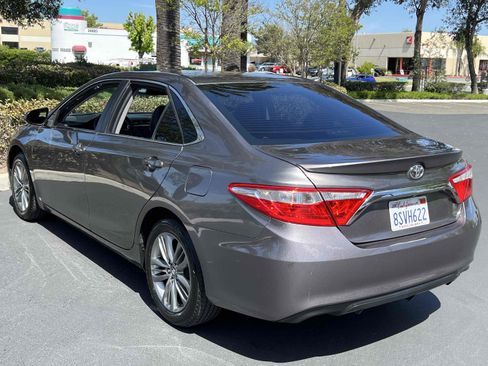 Used 2017 Toyota Camry SE w/ Moonroof Package image 2