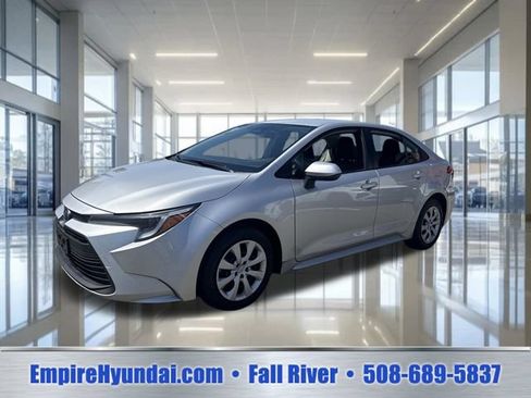 Used 2024 Toyota Corolla LE FWD image 1
