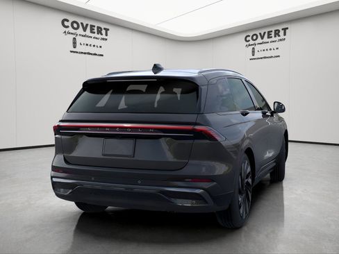 New 2026 Lincoln Nautilus Reserve w/ Jet Appearance Package AWD/4WD image 8