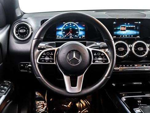 Used 2020 Mercedes-Benz GLB 250 GLB 250 SUV image 17