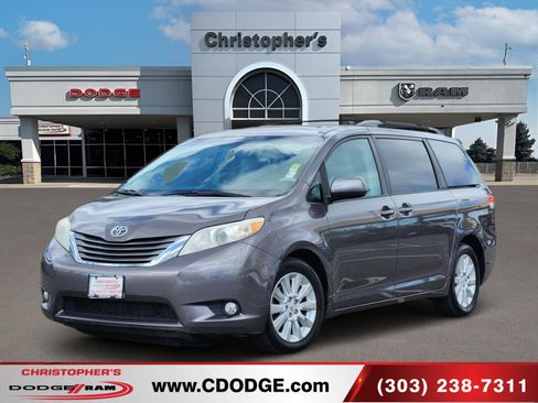 Used 2011 Toyota Sienna XLE image 7