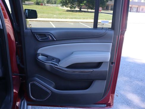 Used 2017 Chevrolet Suburban LT AWD/4WD image 27