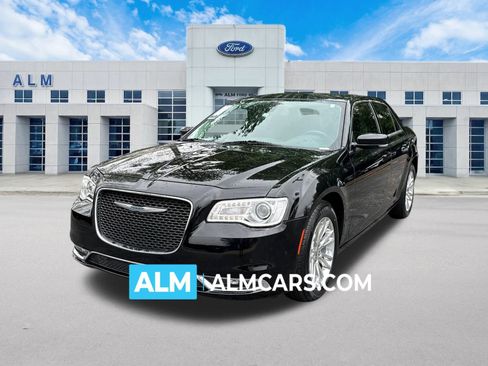 Used 2021 Chrysler 300 Touring L image 1