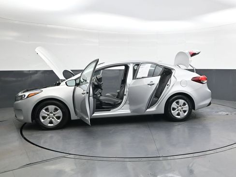 Used 2018 Kia Forte LX image 41