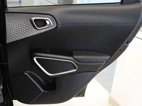 Used 2023 Kia Soul LX FWD image 28