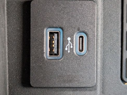 Used 2022 Ford F250 Lariat w/ Black Appearance Package image 28