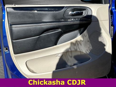 Used 2019 Dodge Grand Caravan SXT image 18