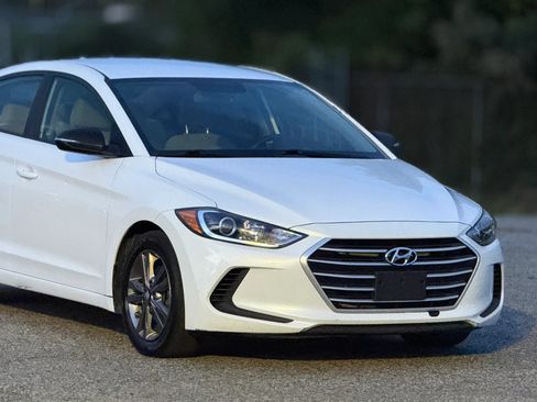 Used 2018 Hyundai Elantra SEL FWD image 15