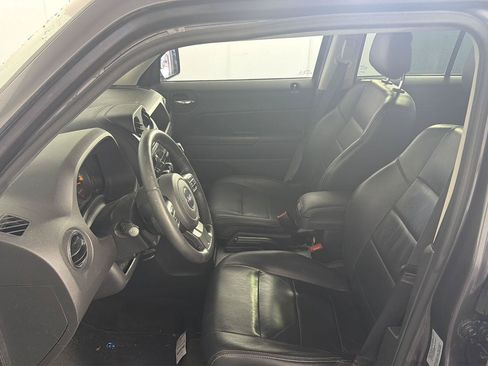 Used 2017 Jeep Patriot High Altitude FWD image 10
