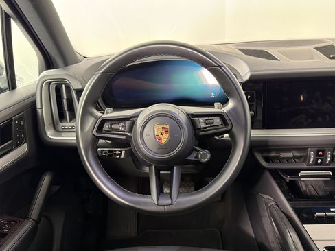 Certified 2024 Porsche Cayenne AWD/4WD image 16