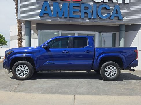 Used 2025 Toyota Tacoma SR5 AWD/4WD image 3