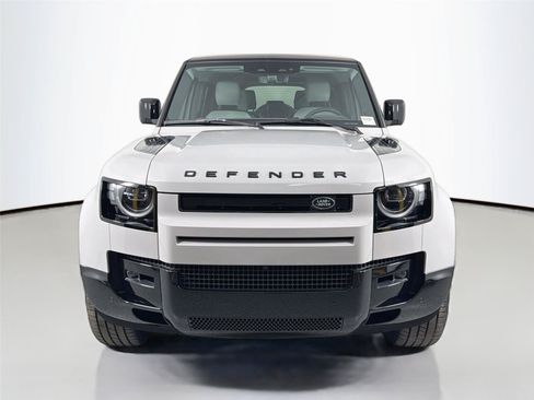 New 2026 Land Rover Defender 130 X-Dynamic SE AWD/4WD image 2