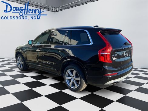 Used 2021 Volvo XC90 T5 Momentum image 3