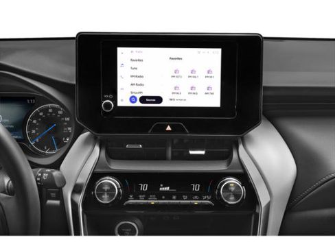 Used 2024 Toyota Venza LE image 10