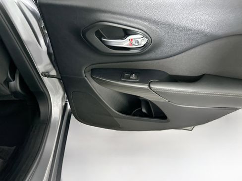 Used 2017 Jeep Cherokee Latitude w/ Comfort/Convenience Group image 30