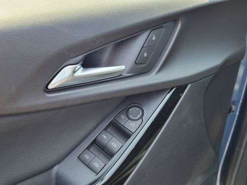New 2027 Chevrolet Equinox LT w/ Convenience Package II FWD image 7