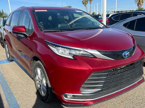 Used 2024 Toyota Sienna Limited AWD/4WD image 3