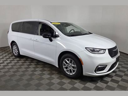 Used 2024 Chrysler Pacifica Touring-L
