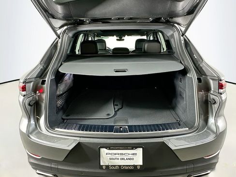 Certified 2025 Porsche Cayenne AWD/4WD image 28
