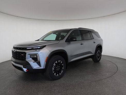 Used 2025 Chevrolet Traverse Z71 w/ Enhanced Driving Package image 2