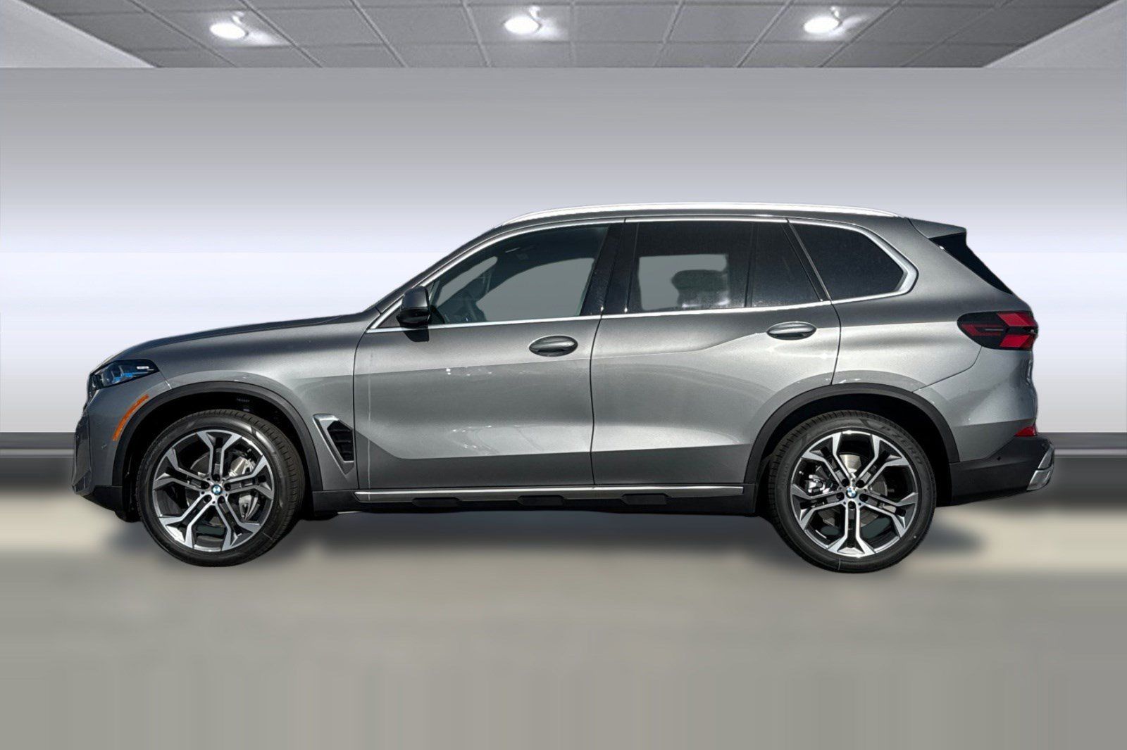 Used 2026 BMW X5 xDrive40i AWD/4WD image 2
