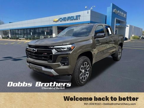 Used 2023 Chevrolet Colorado Z71 w/ Z71 Convenience Package 2 AWD/4WD image 3
