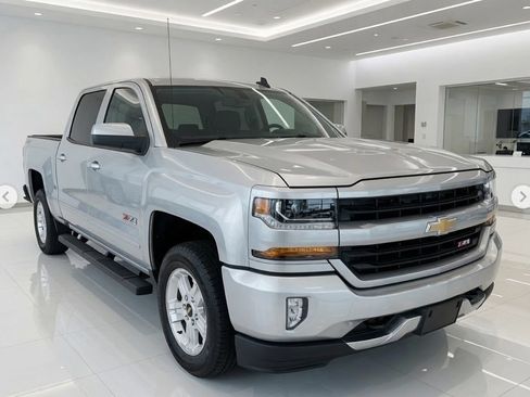 Used 2018 Chevrolet Silverado 1500 LT w/ Texas Edition AWD/4WD image 2