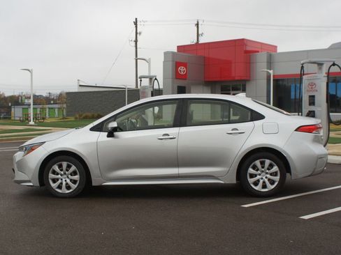 Used 2020 Toyota Corolla LE image 10