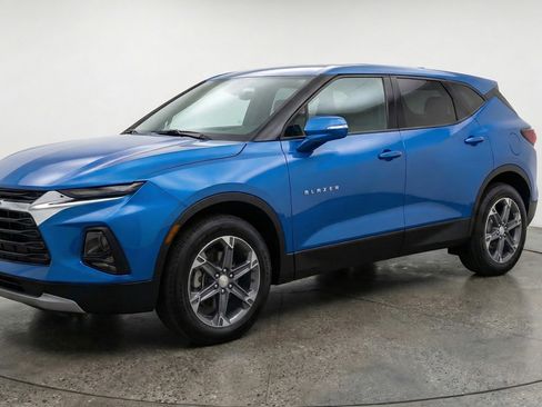 Used 2025 Chevrolet Blazer LT image 3