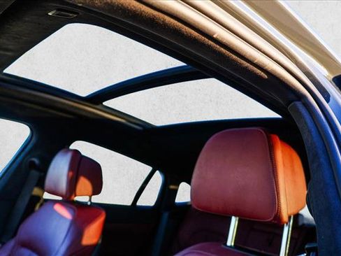 Used 2022 BMW X6 M50i w/ Dynamic Handling Package image 11