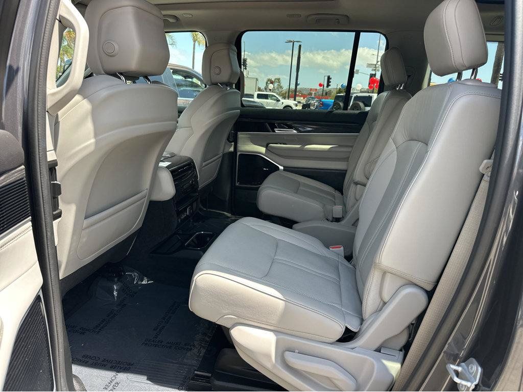 Used 2022 Jeep Wagoneer Series III w/ Premium Group I AWD/4WD image 10