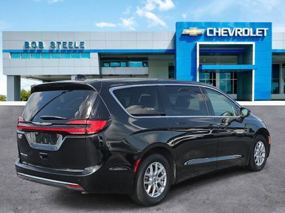 Used 2023 Chrysler Pacifica Touring-L