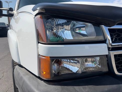Used 2007 Chevrolet Silverado 2500 LT w/ Onstar Plus Package AWD/4WD image 6