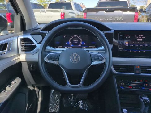Used 2025 Volkswagen Taos SE AWD/4WD image 15