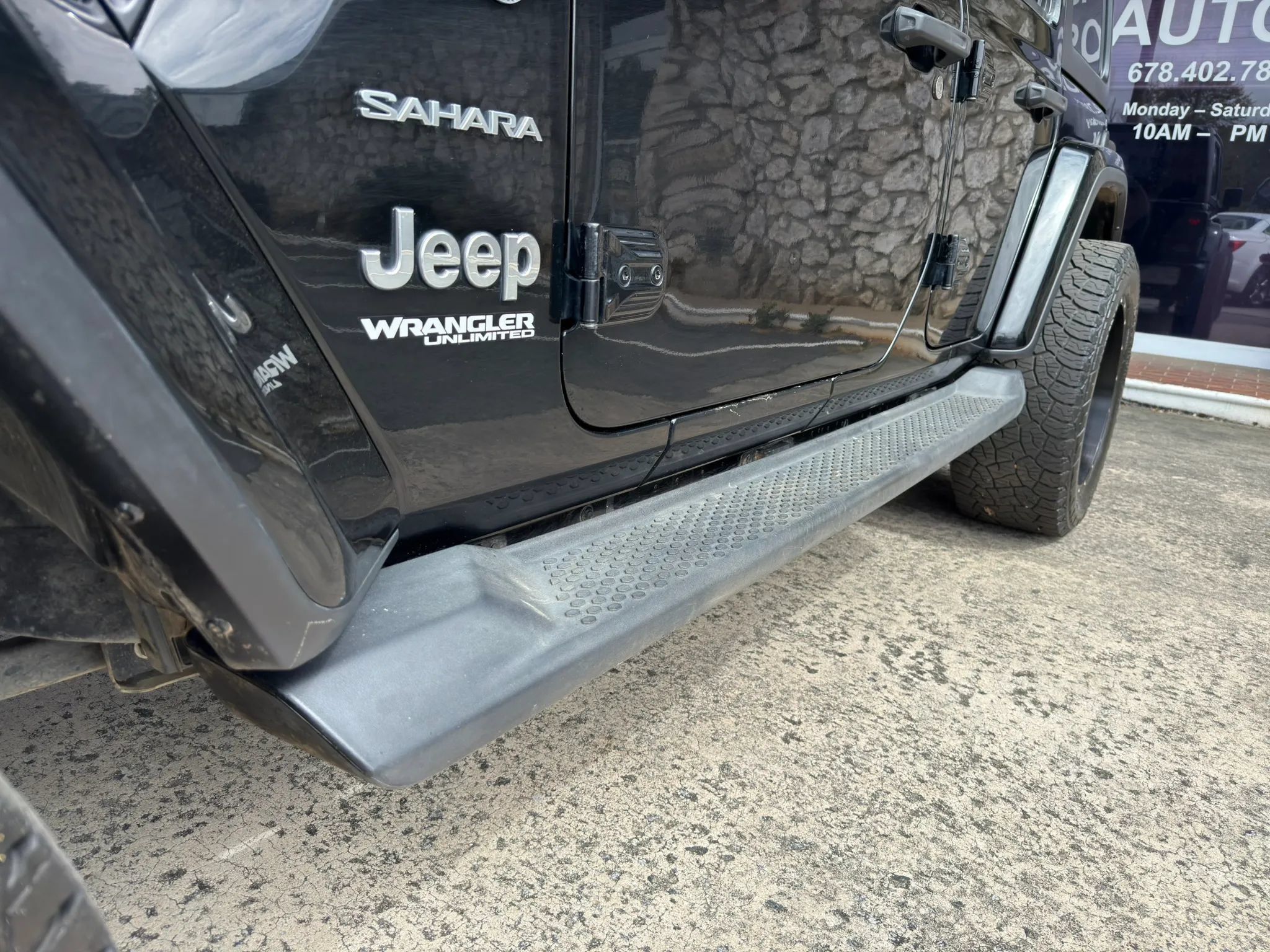 Used 2020 Jeep Wrangler Unlimited Sahara AWD/4WD image 18