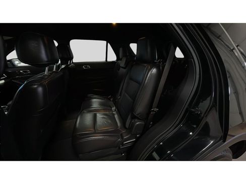 Used 2014 Ford Explorer XLT w/ Equipment Group 202A AWD/4WD image 16