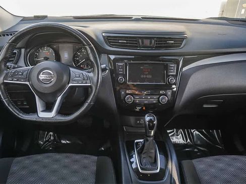 Used 2021 Nissan Rogue Sport SV image 12