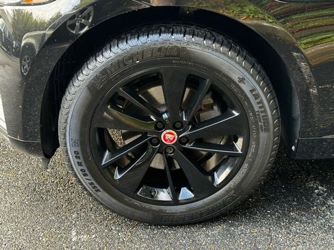 Used 2022 Jaguar F-PACE S image 4