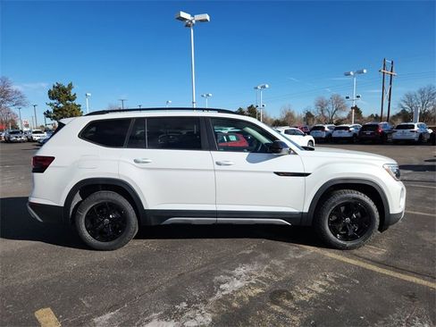 New 2026 Volkswagen Atlas Peak Edition image 2