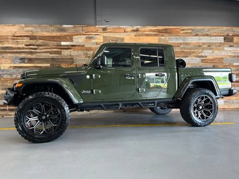 Used 2021 Jeep Gladiator Overland w/ Popular Equipment Package AWD/4WD image 20