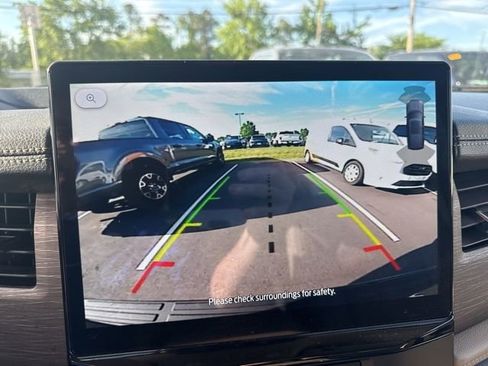 Used 2024 Ford Expedition Limited image 11