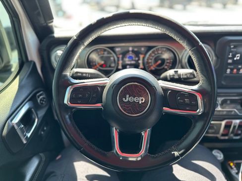 Used 2019 Jeep Wrangler Unlimited Sahara image 6