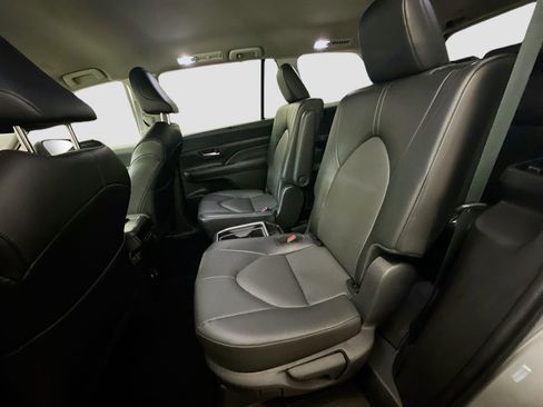 Used 2025 Toyota Grand Highlander AWD image 29