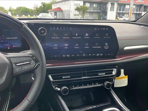 Used 2025 Chevrolet Traverse RS w/ LPO, Floor Liner Package FWD image 7