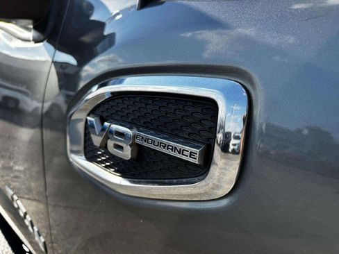 Used 2017 Nissan Titan SL image 11