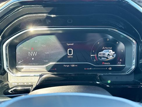 Used 2025 GMC Sierra 1500 SLE image 12